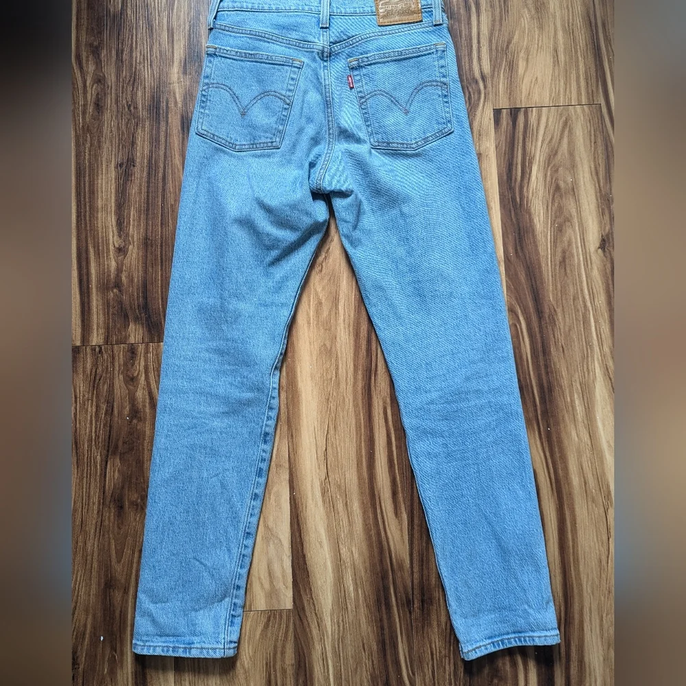 Levis Wedgie - Picture 6 of 6